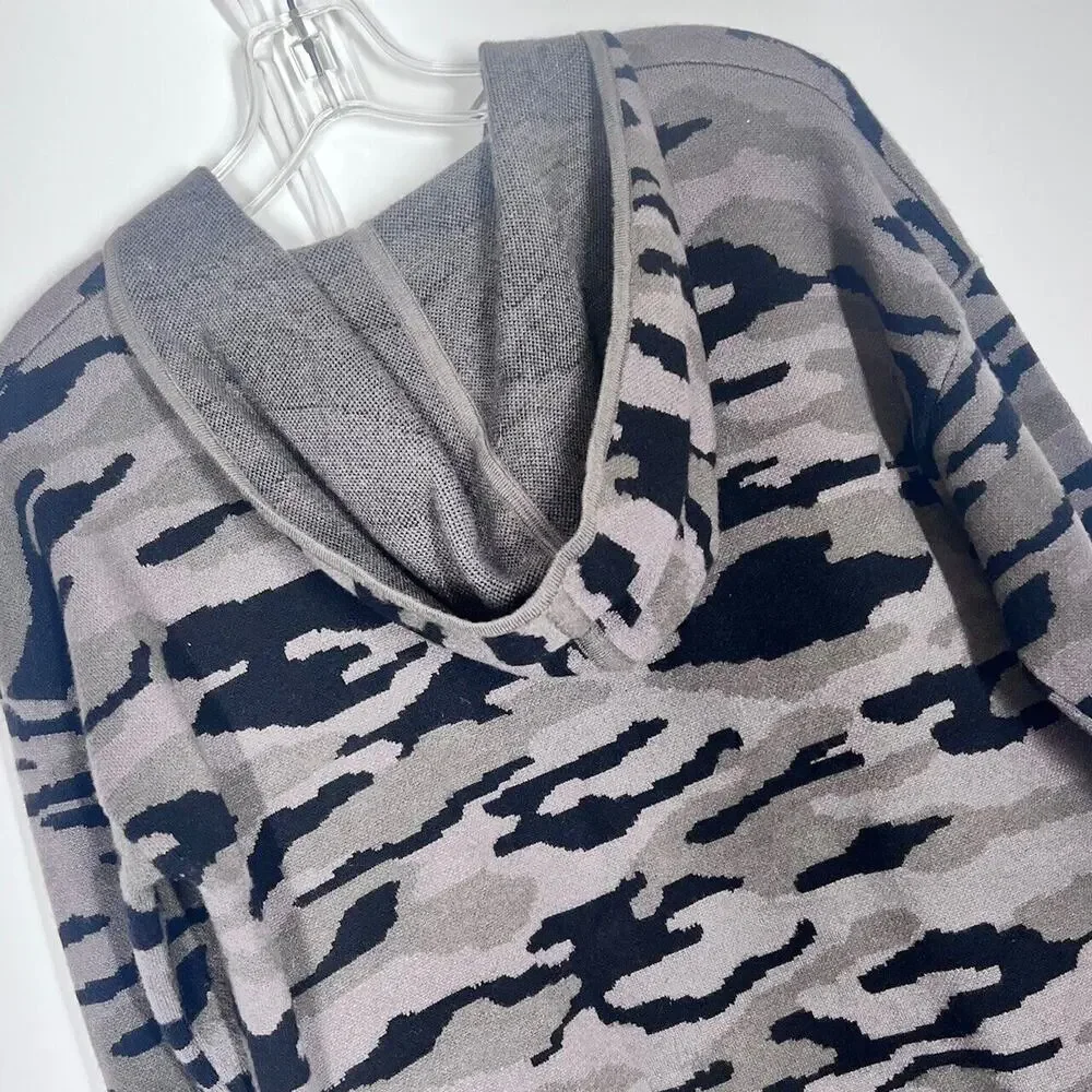 Tahari Hooded Sweater Womens Medium Black and Green Camo Pullover Outdoor Boho